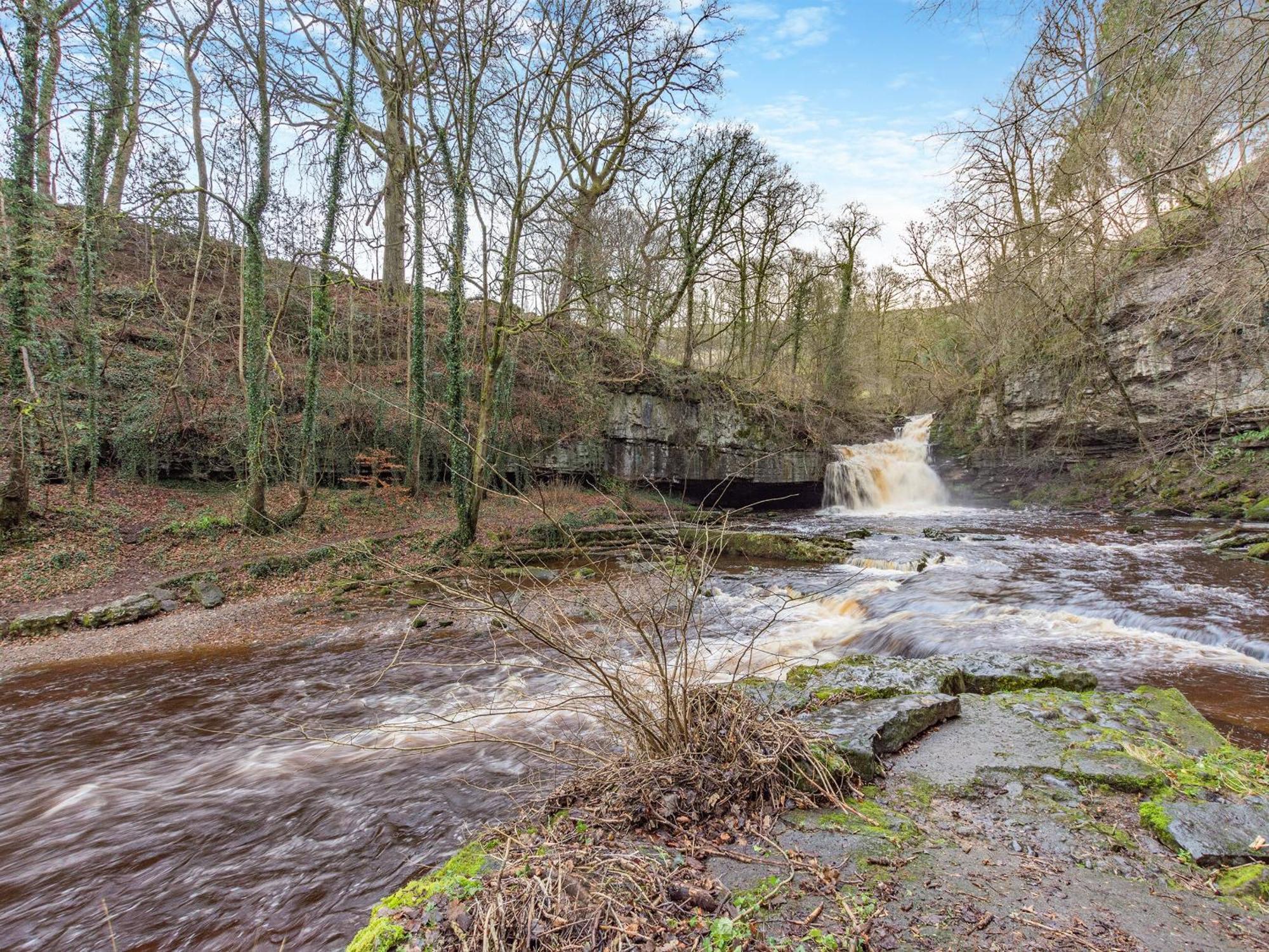 Cauldron Falls West Burton Exterior photo
